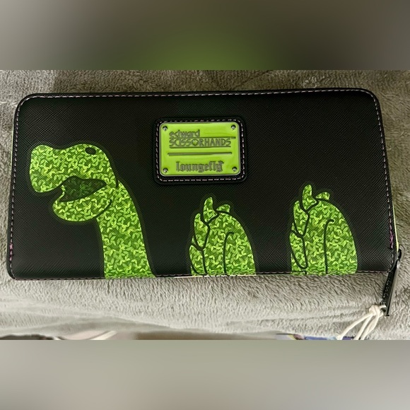 Loungefly Edward Scissorhands Backpack and Wallet Set - Black and Green - Picture 2 of 6